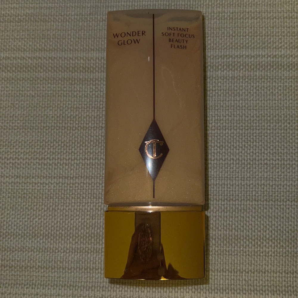 Charlotte Tillbury Wonder Glow face primer